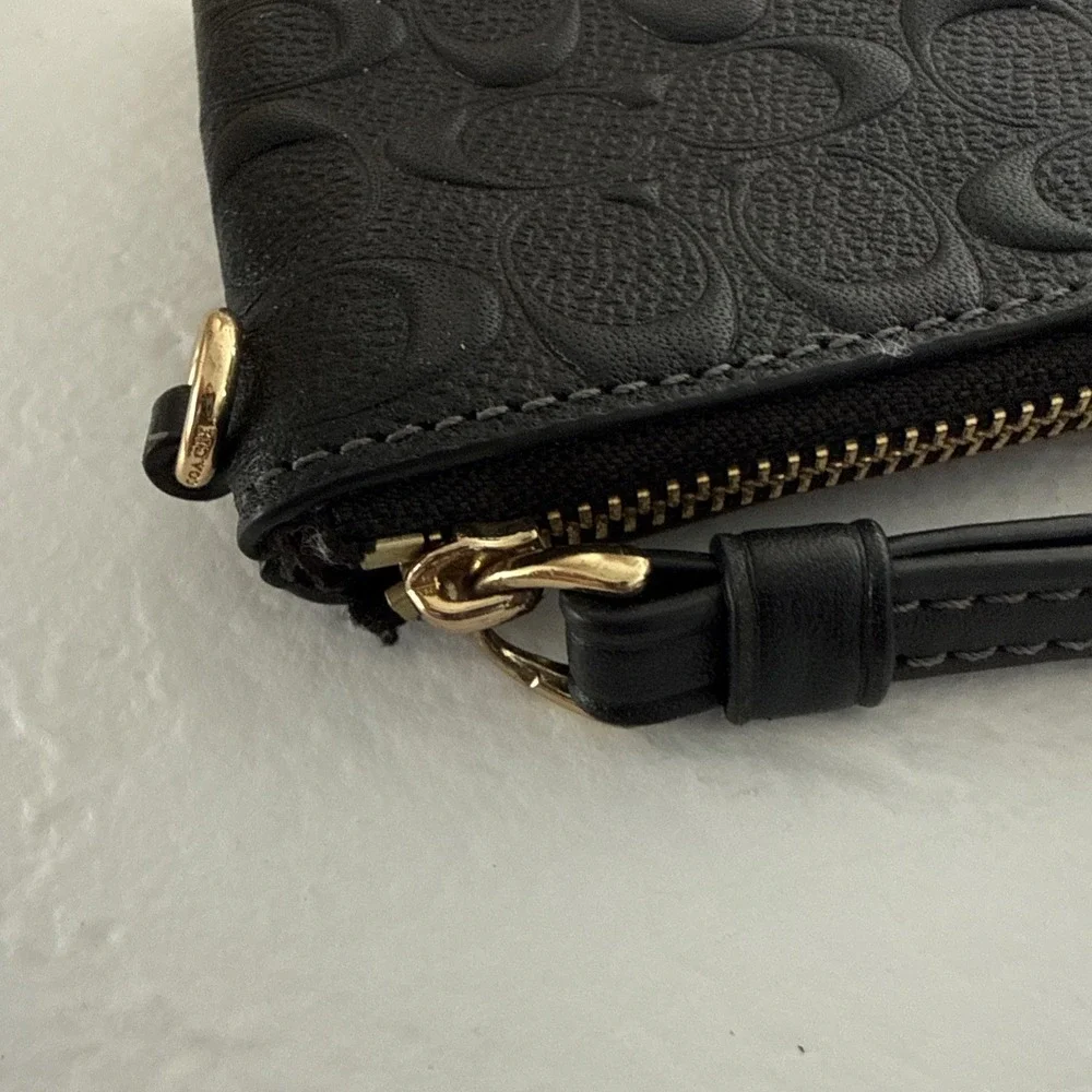 Coach Corner Zip Wristlet in Signature Leather (model F67555)